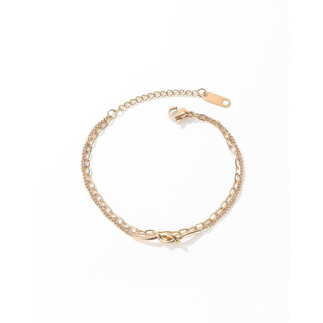 Náramek z chirurgické oceli zamotaný